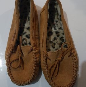 Minnetoka size 10 women's shoes
